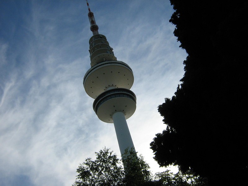 Hamburg Tv Tower Wallpaper - Heinrich-hertz-turm - HD Wallpaper 