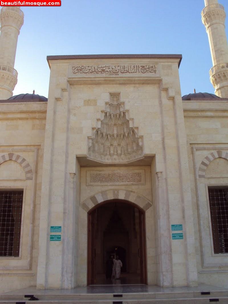 Sultan Said Bin Taimur Mosque In Muscat Oman - Mausoleum - HD Wallpaper 