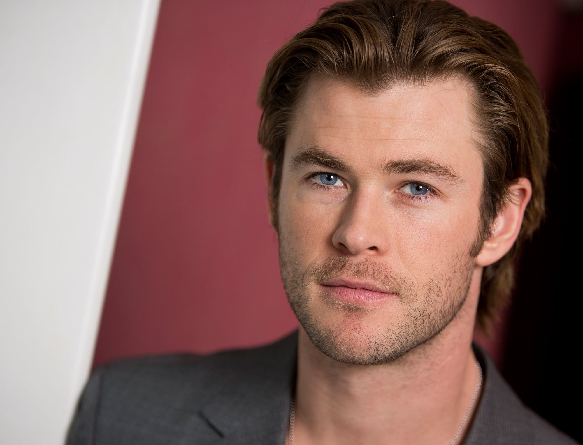 Wattpad Chris Hemsworth - HD Wallpaper 