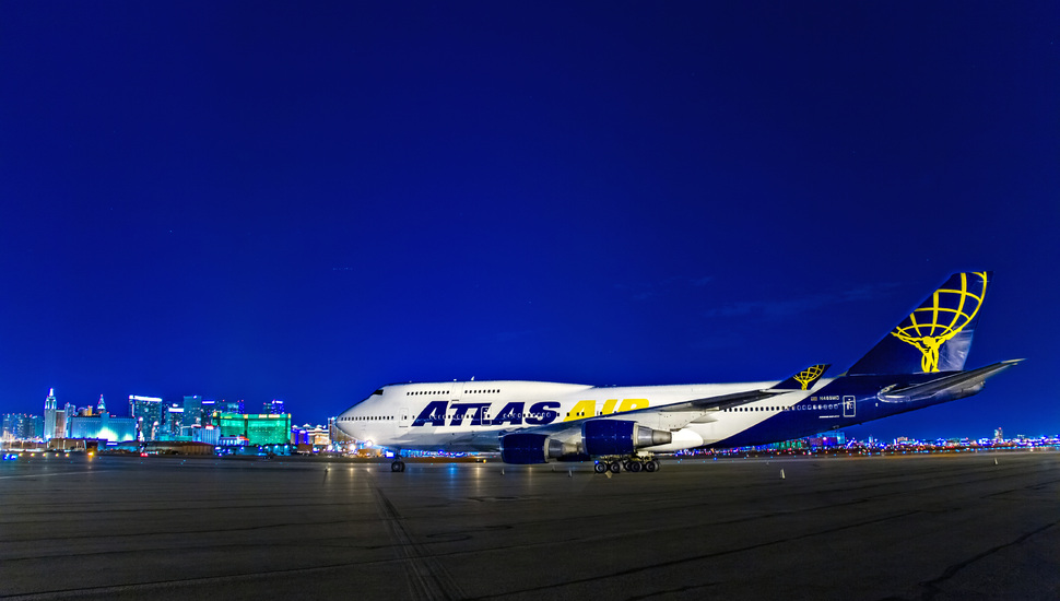 The Plane, The 747 Going, Night, Lights, Boeing 747 - Boeing 747 - HD Wallpaper 