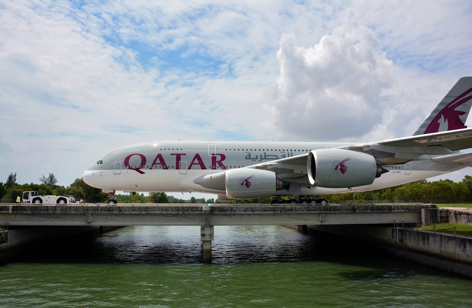 Qatar Airways A380-800 Being Towed - Boeing 767 - HD Wallpaper 