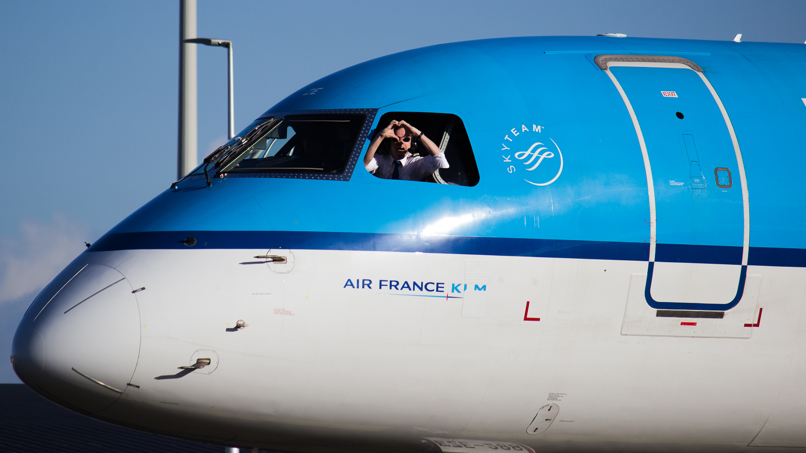 Img - Amsterdam Airport Schiphol - HD Wallpaper 