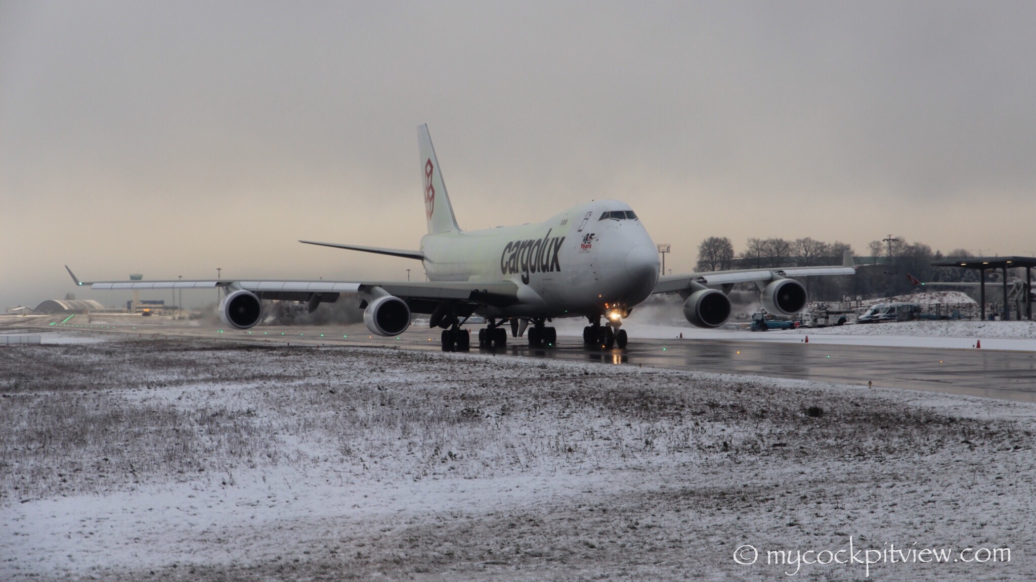 Cargolux Boeing 747-400 Taxiing Runway 24 In Luxembourg, - Boeing 747-8 - HD Wallpaper 