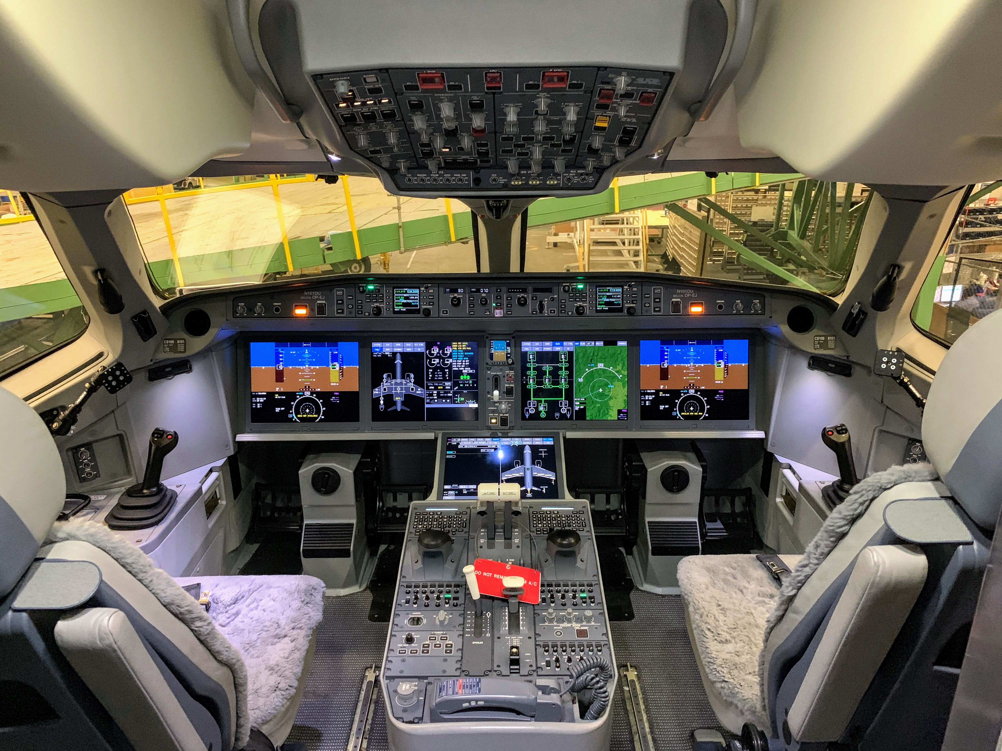Autopilot Airplane - HD Wallpaper 