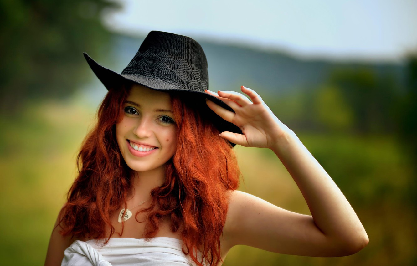 Photo Wallpaper Smile, Portrait, Hat, Redhead, Ira - Hat - HD Wallpaper 