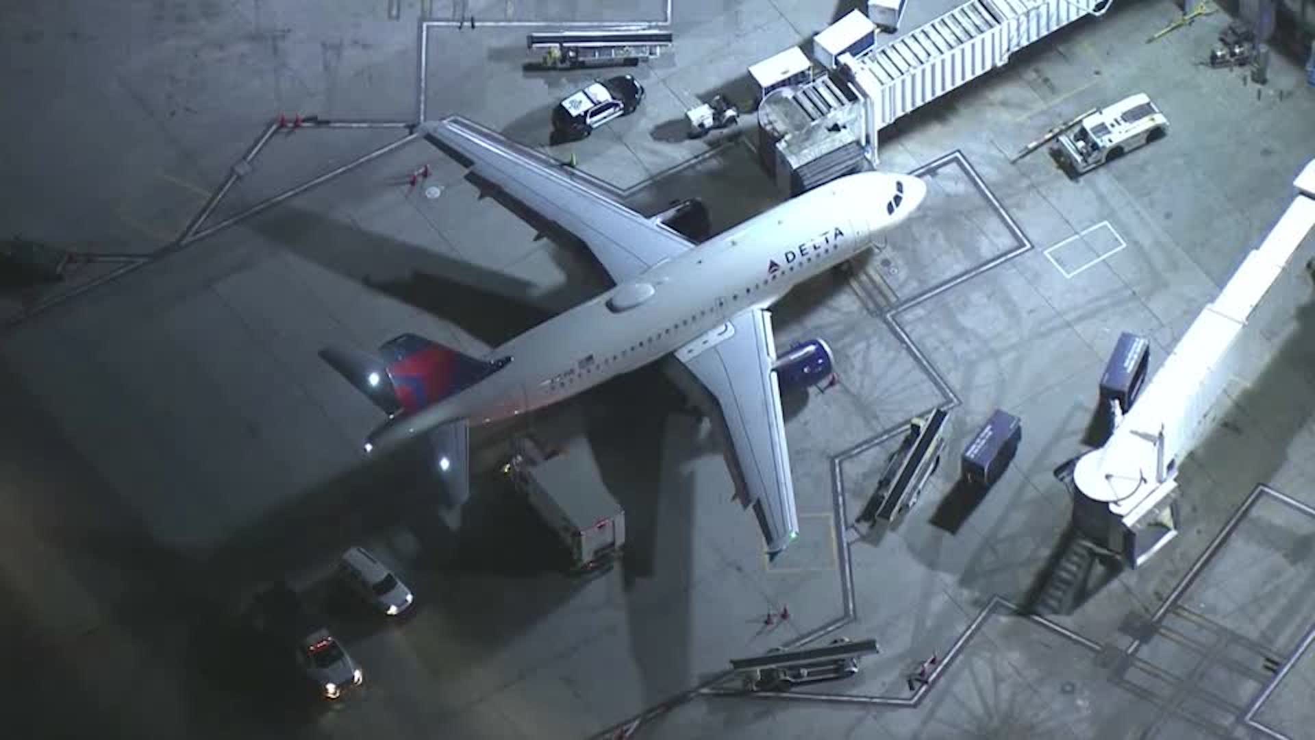 Delta Airlines Cardiac Arrest - HD Wallpaper 