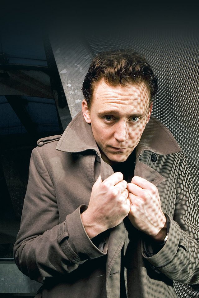 Tom Hiddleston - HD Wallpaper 