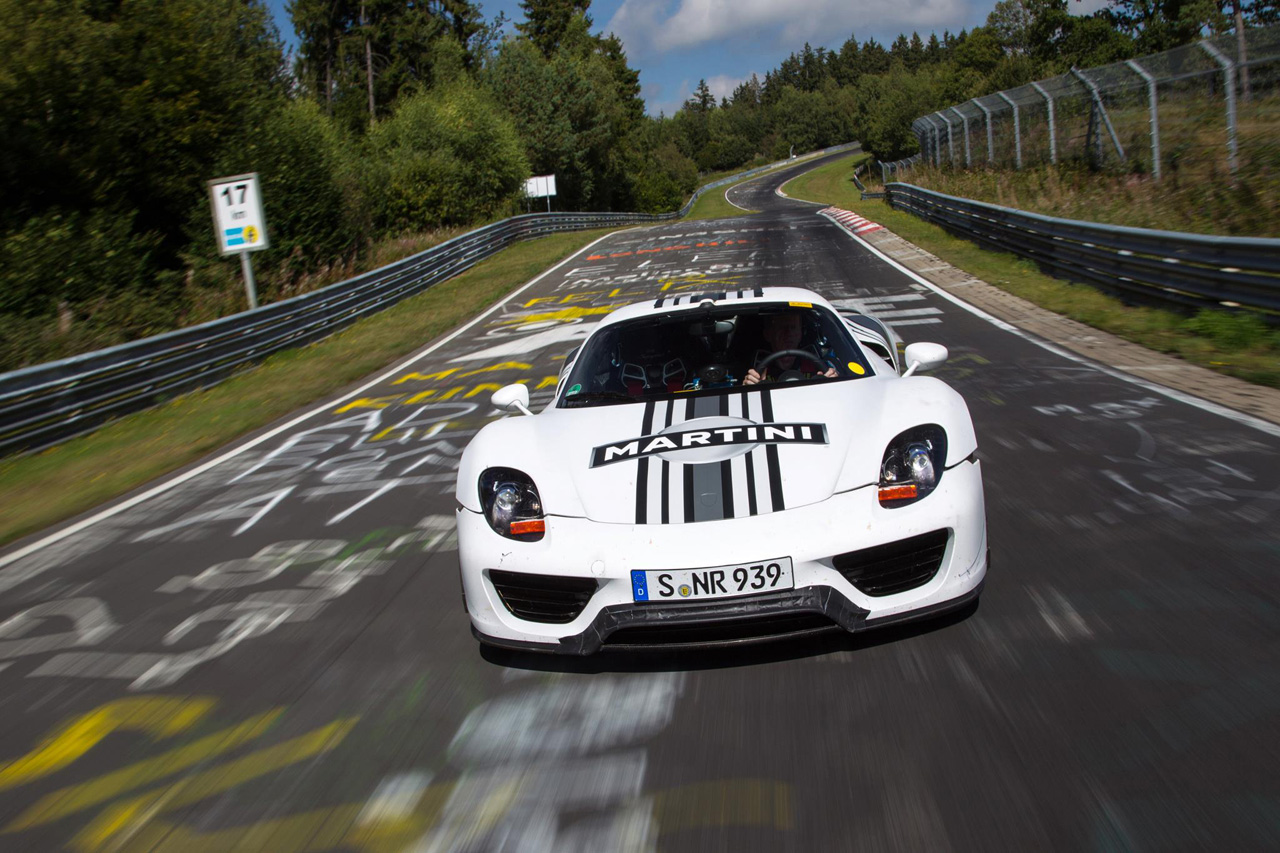 Porsche 918 Spyder Around The Nurburgring - HD Wallpaper 
