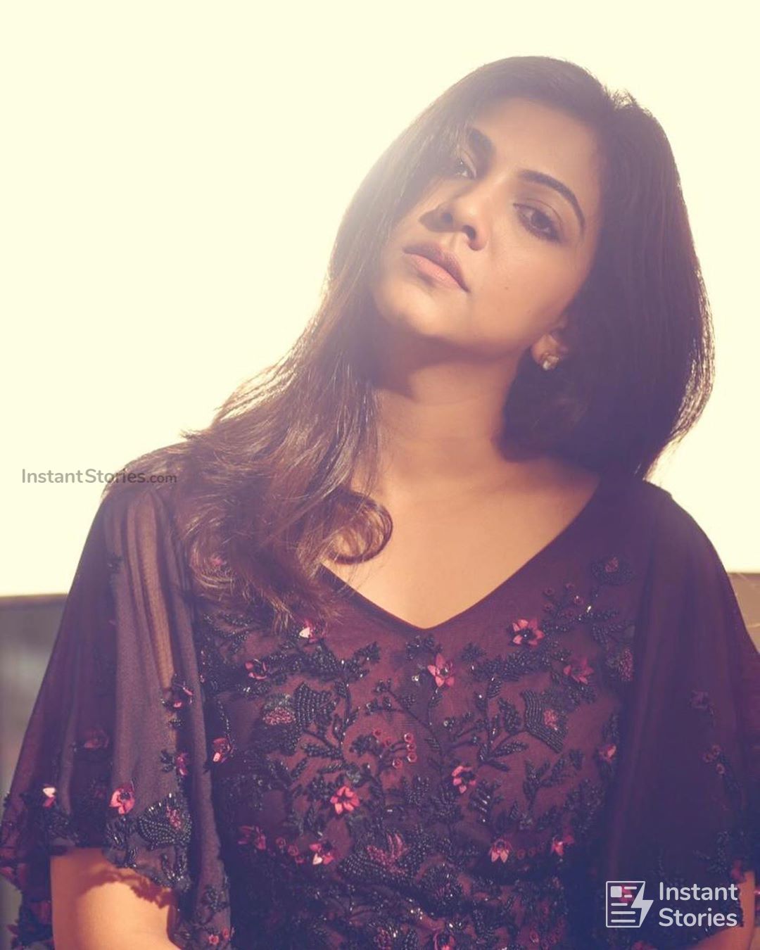 Madonna Sebastian Latest Hot Hd Photos/wallpapers (12393) - Madonna Sebastian X - HD Wallpaper 