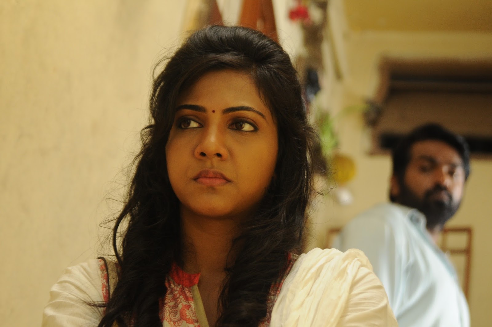 Madonna Sebastian Kadhalum Kadanthu Pogum - HD Wallpaper 