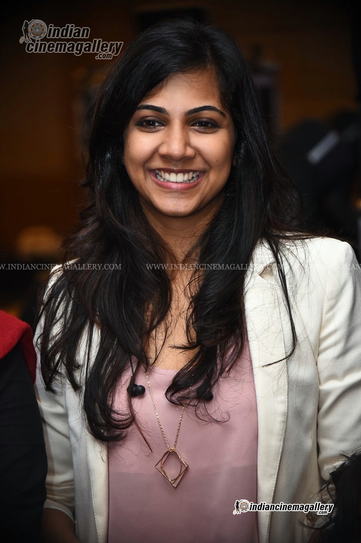 Madonna Sebastian Latest - HD Wallpaper 