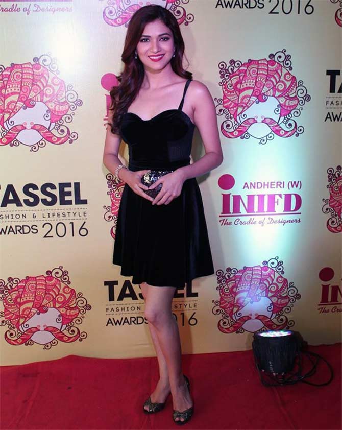 Riddhima Pandit - Love Drum And Bass - HD Wallpaper 