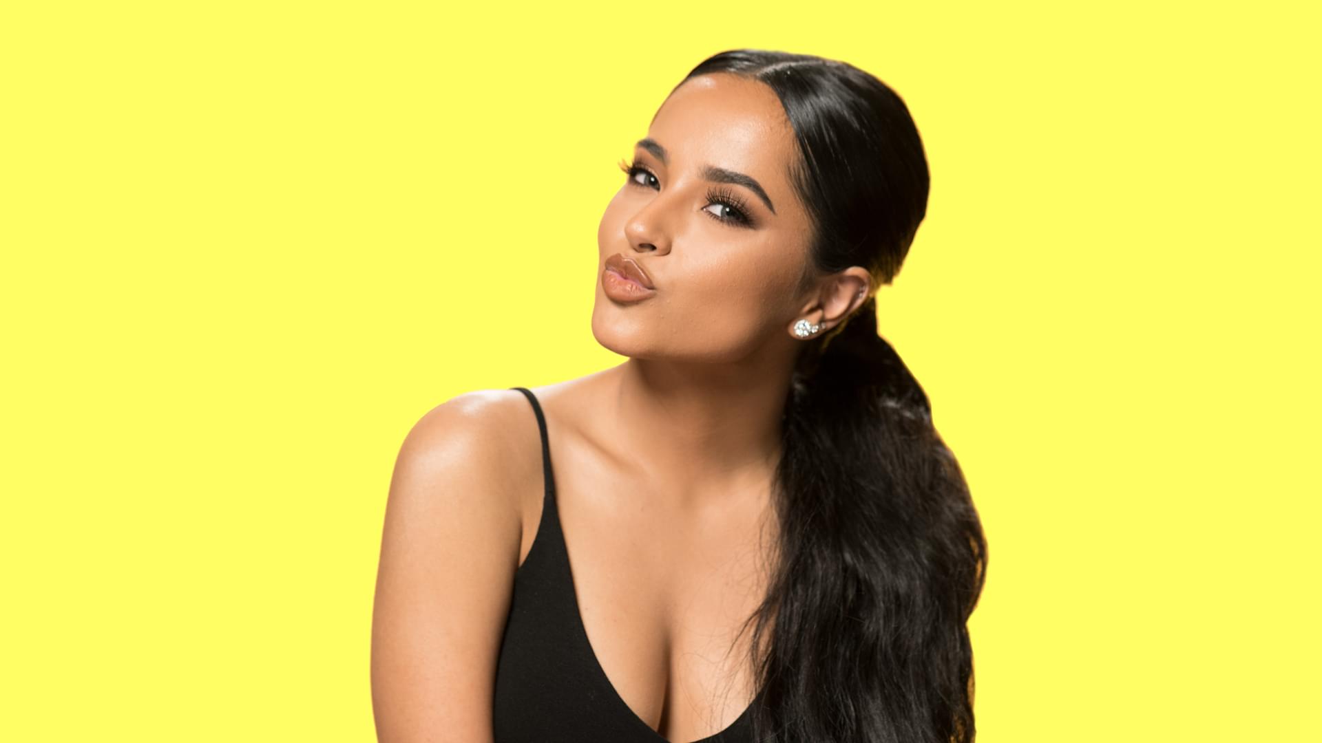 Becky G Mala Santa - HD Wallpaper 