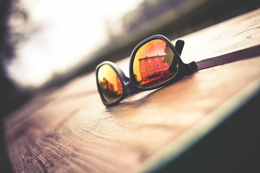 Fashion Glasses, Close-up, Eyesight, Reflection, Eyeglasses, - Sun Glasses On Table - HD Wallpaper 