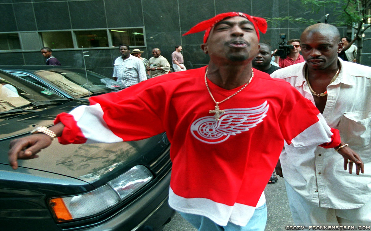 Tupac Spits - HD Wallpaper 