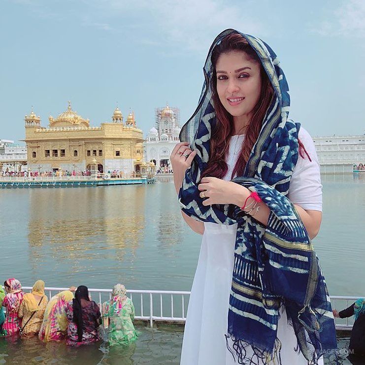 Nayanthara Beautiful Hd Photos & Mobile Wallpapers - Nayanthara Golden Temple - HD Wallpaper 