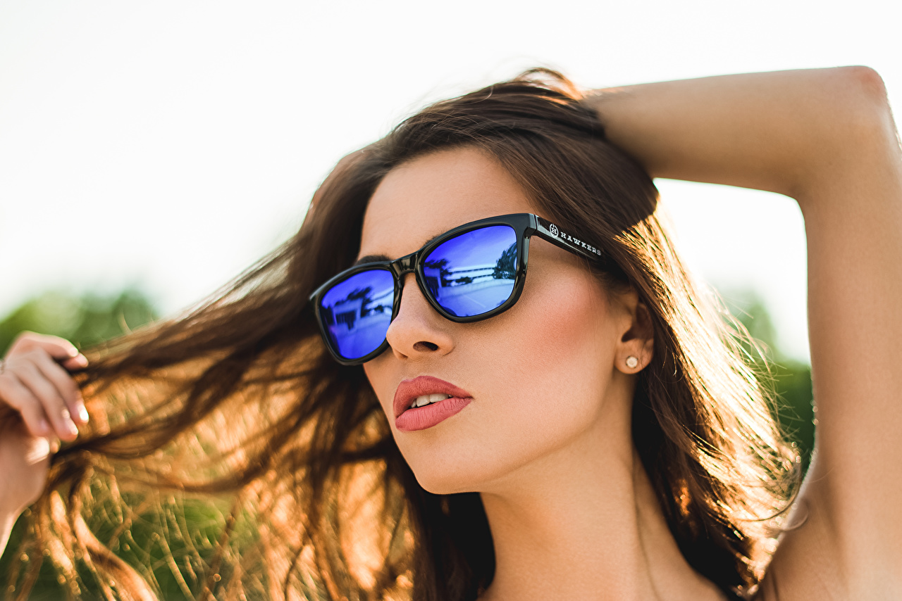 Beautiful Girl Wearing Sunglasses - 1280x854 Wallpaper 
