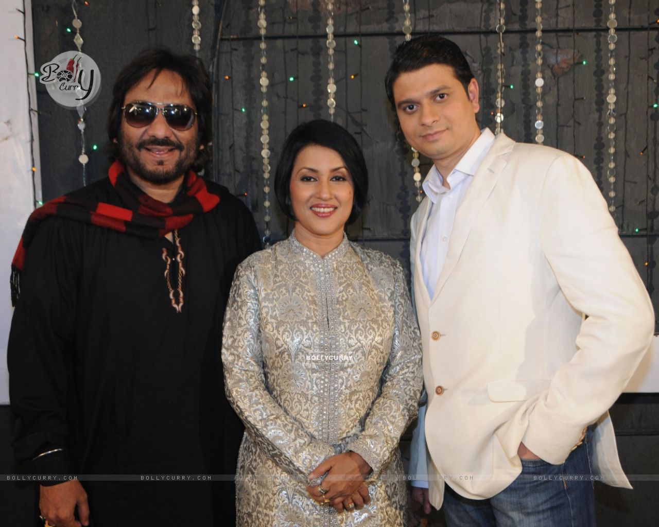 Siddharth Kasyap, Madhushree And Roop Kumar Rathod - Decoration - HD Wallpaper 