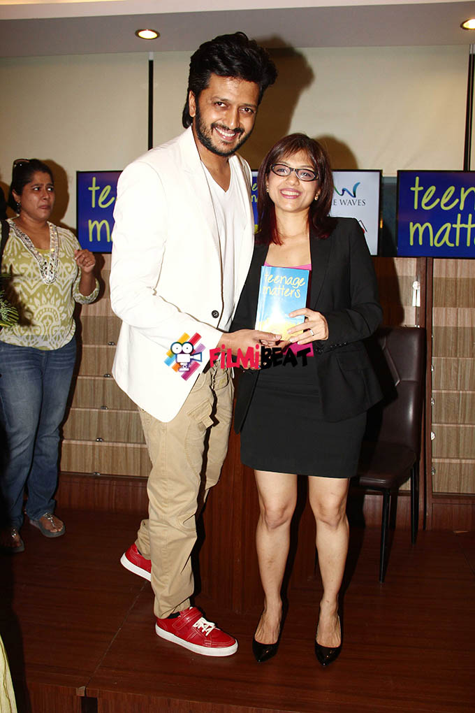 Ritesh Deshmukh Photos - Riteish Deshmukh Ph - HD Wallpaper 