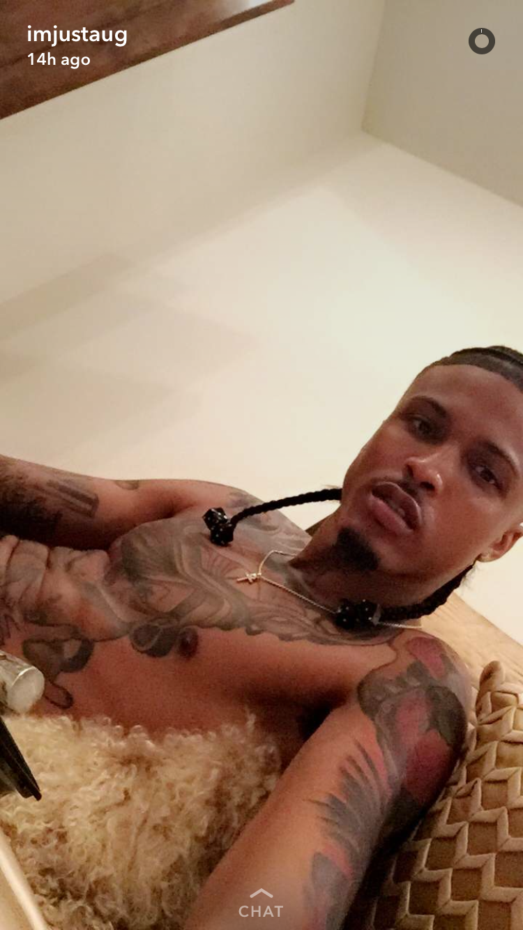 August Alsina Shirtless Selfie - HD Wallpaper 