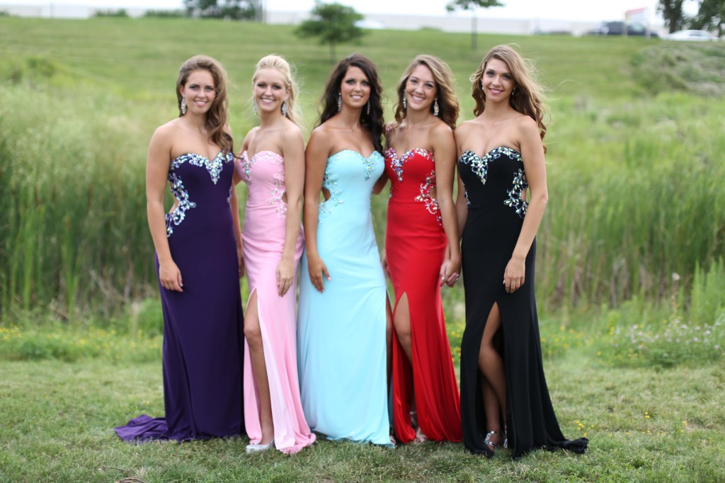 Amazing Prom Pictures & Backgrounds - Prom Dresses With Friends - HD Wallpaper 