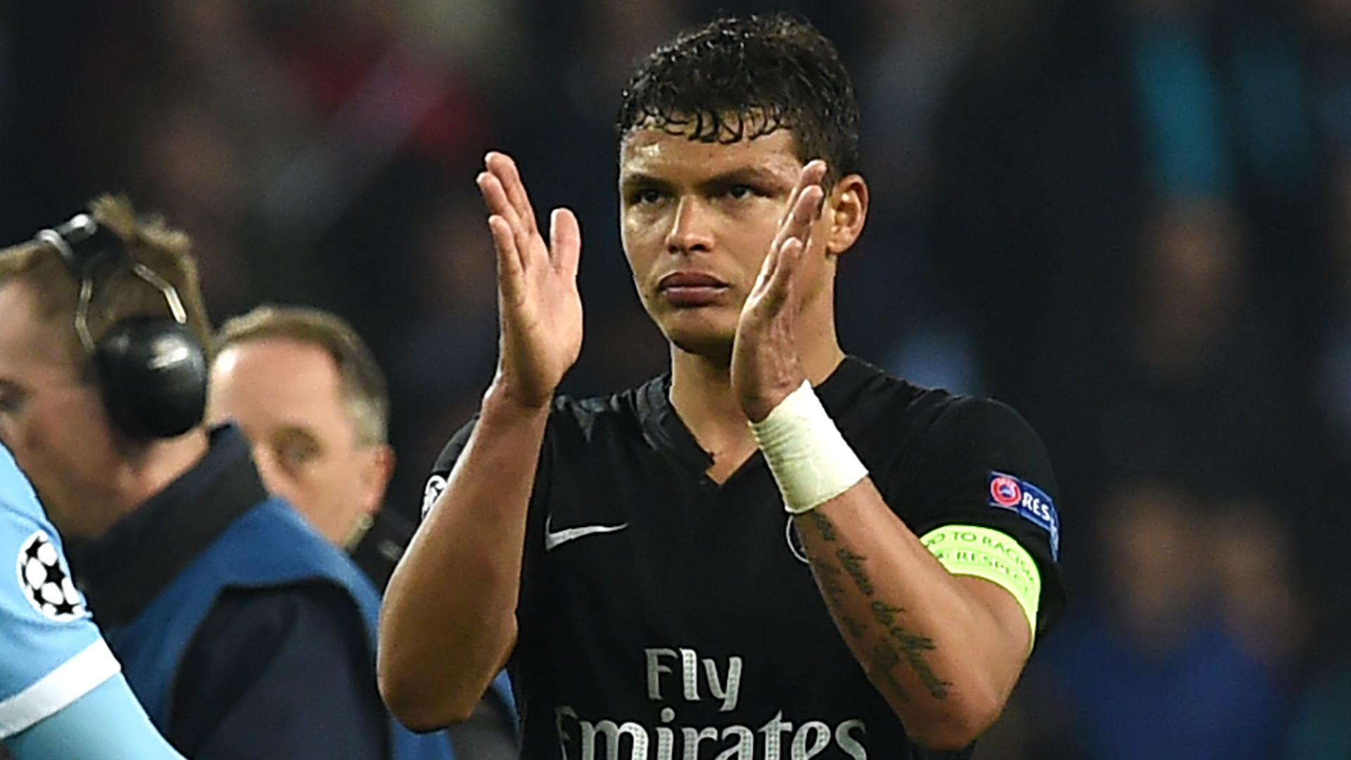 Thiago Silva Frustrated With Psg S Champions League - Arsenal - HD Wallpaper 