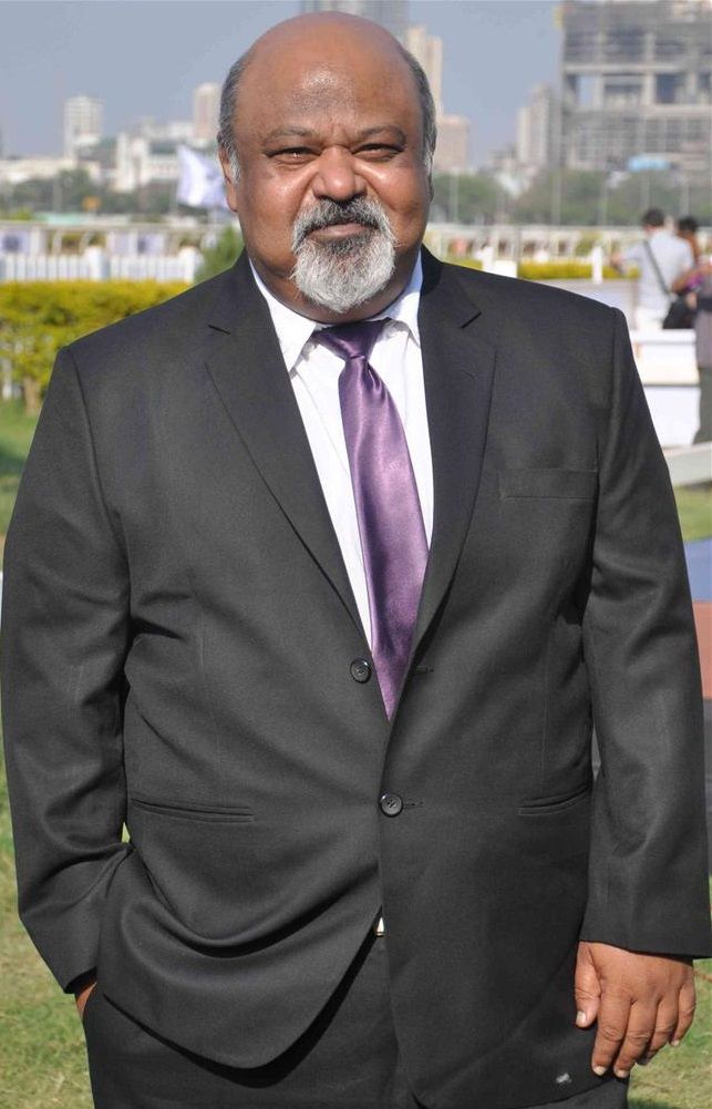 Saurabh Shukla In Suit - HD Wallpaper 