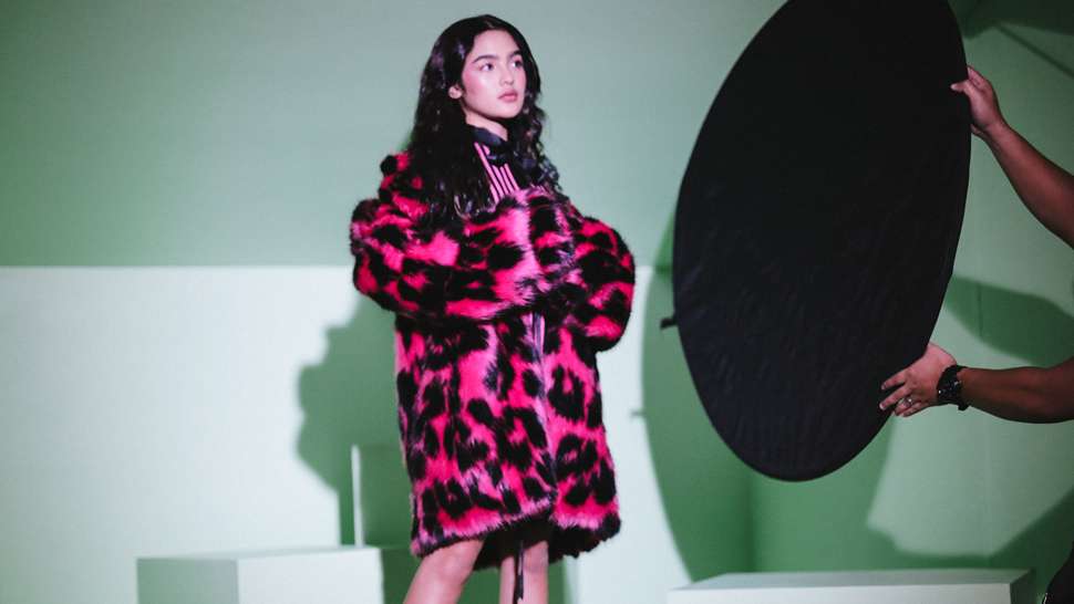 Here S What Happened Behind The Scenes At Our March - Girl - HD Wallpaper 
