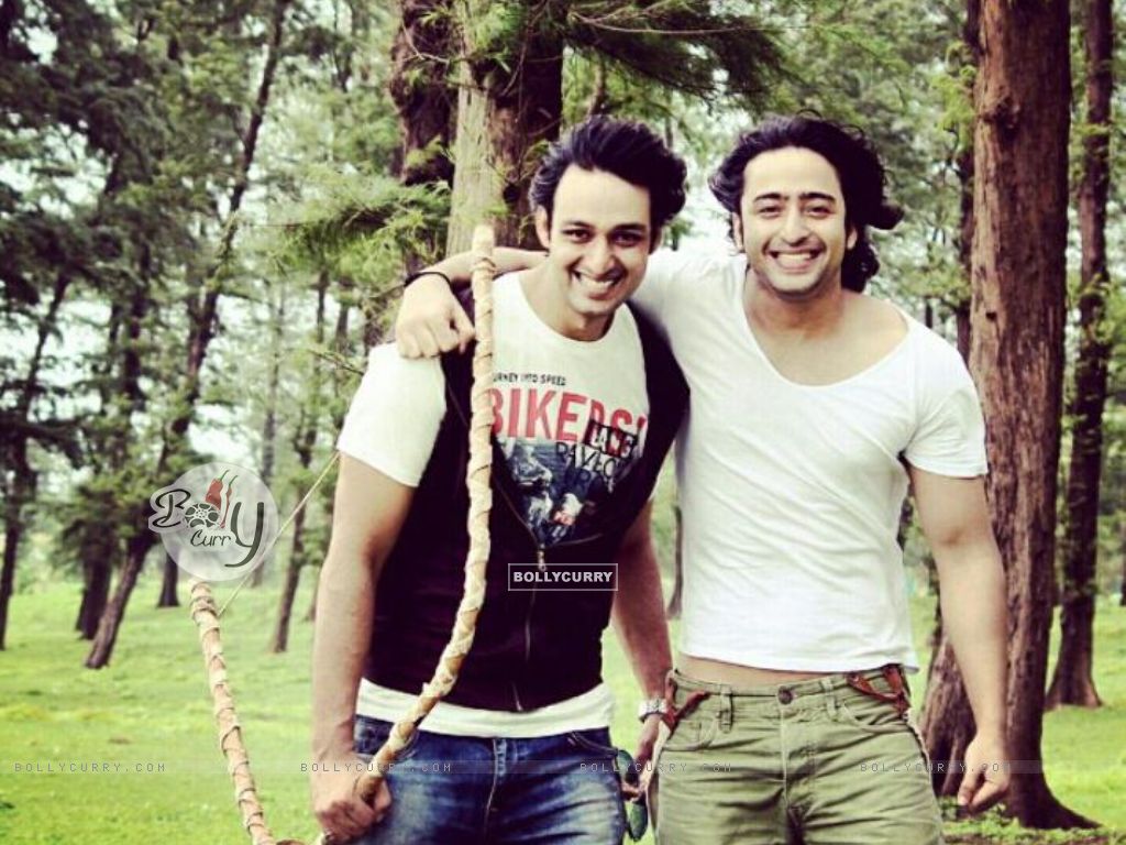 Saurabh Raaj Jain With Best Friend Shaheer Sheikh Offscreen - Shaheer Sheikh Saurabh Raj Jain - HD Wallpaper 