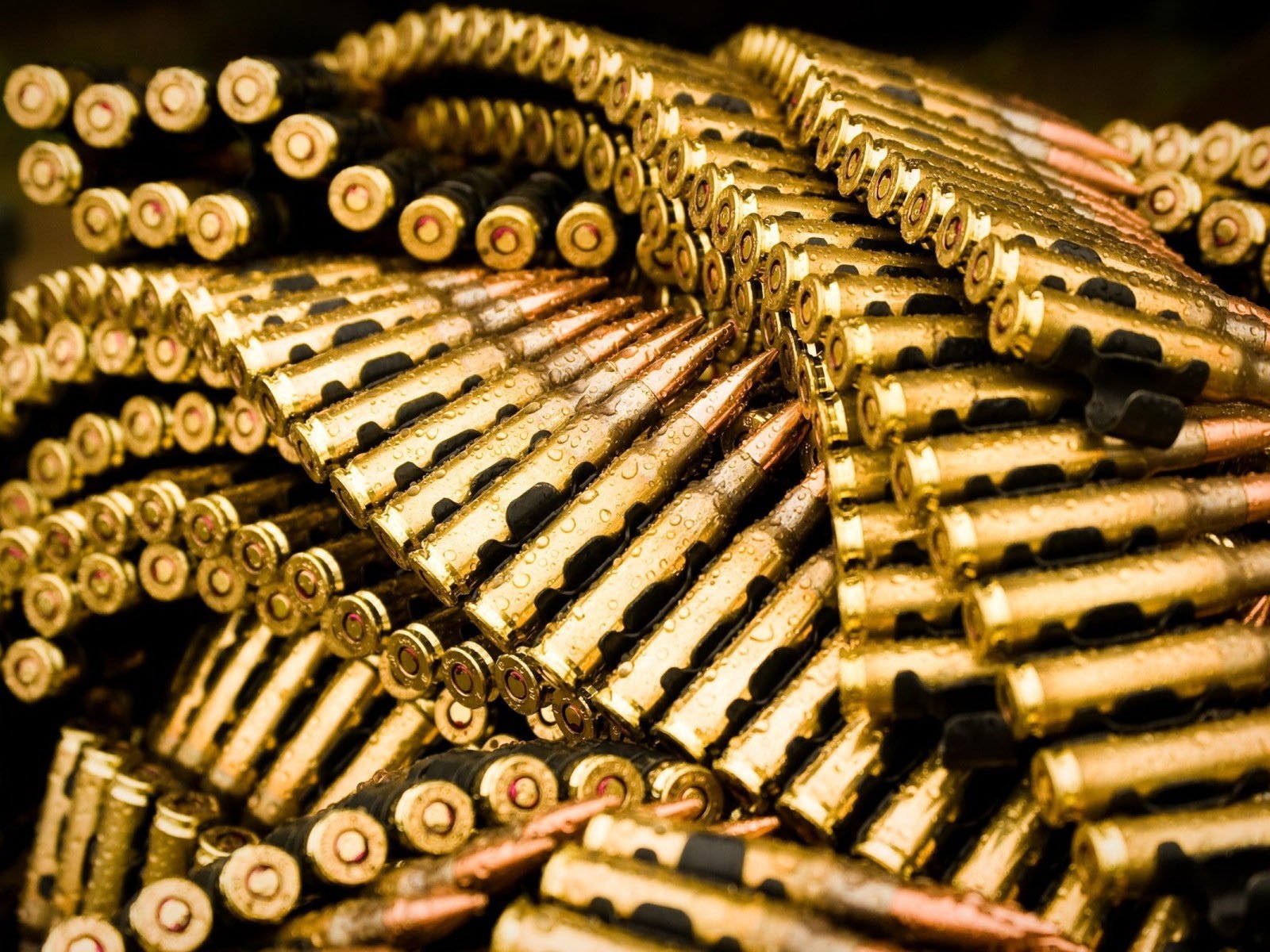 Wallpaper - Gold Gun With Diamonds - HD Wallpaper 