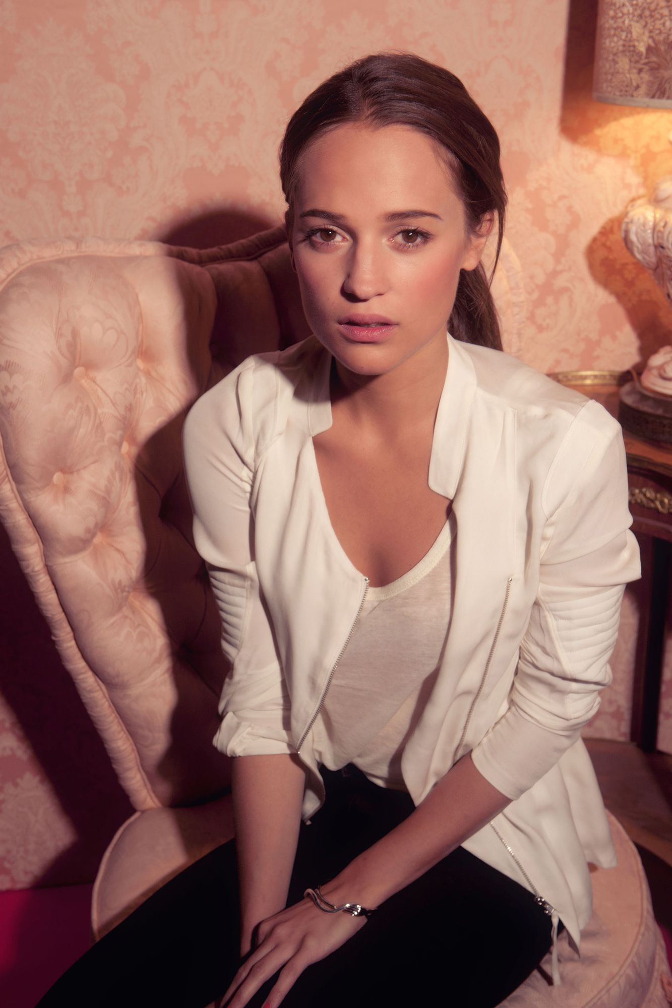 Alicia Vikander 2017 Photoshoot - HD Wallpaper 