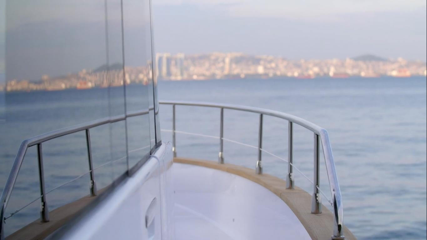 Luxury Yacht - HD Wallpaper 