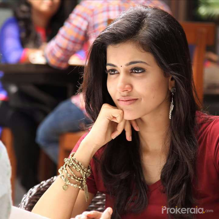 Anju Kurian Photos Download - HD Wallpaper 