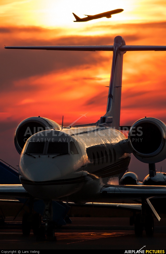 Private N724dd Aircraft At Amsterdam - Airbus - HD Wallpaper 