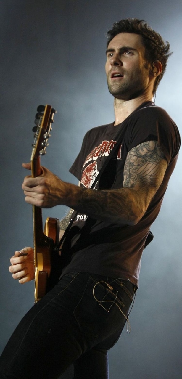 Adam Levine Guitar - HD Wallpaper 