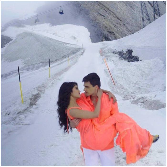 Snow Romantic Pics Of Couple - HD Wallpaper 