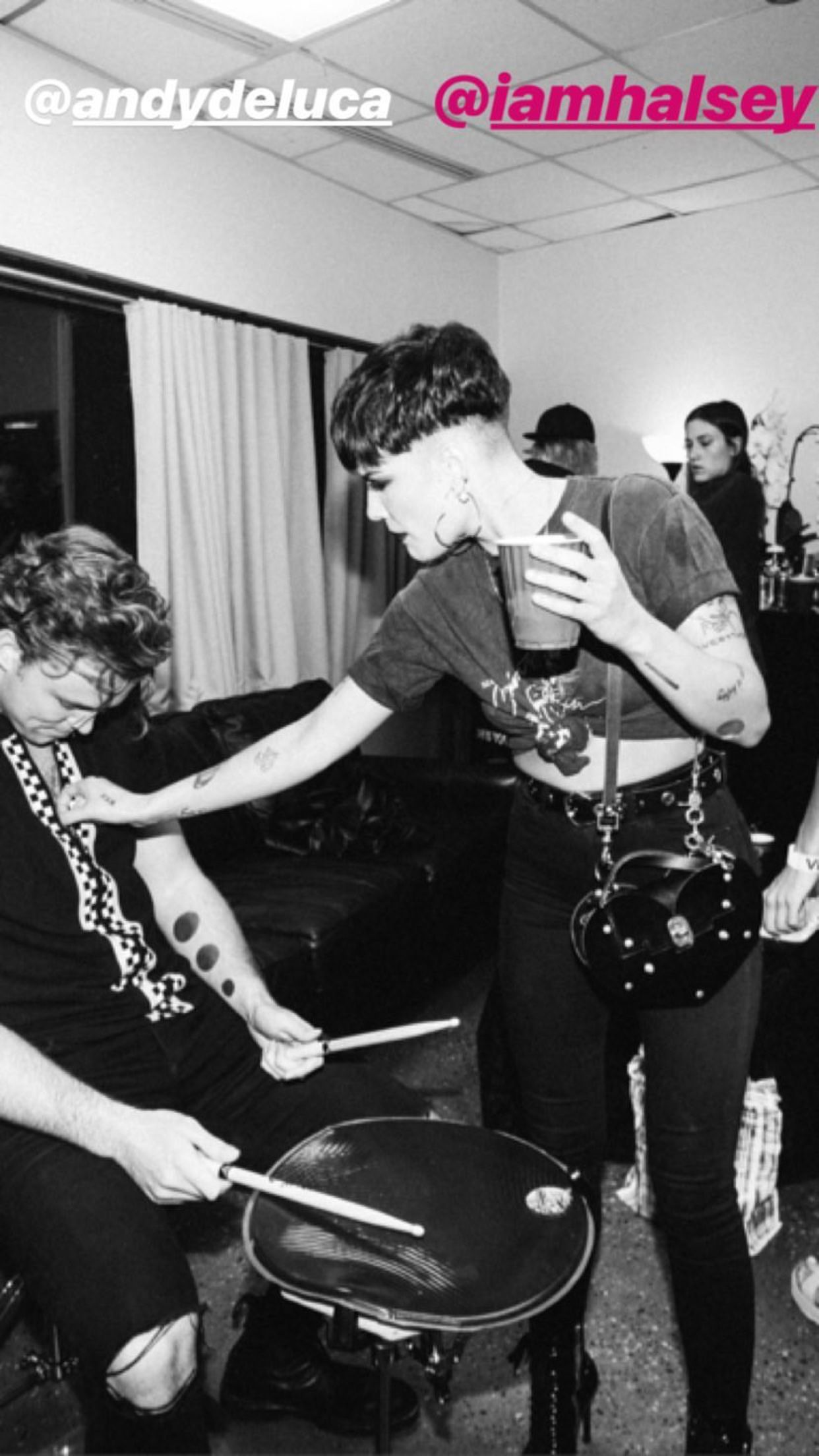 Instagram Ashton Irwin 2019 - HD Wallpaper 