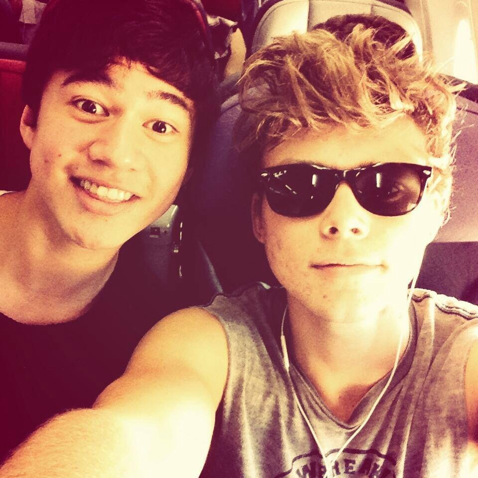 Louis Tomlinson And 5sos - HD Wallpaper 