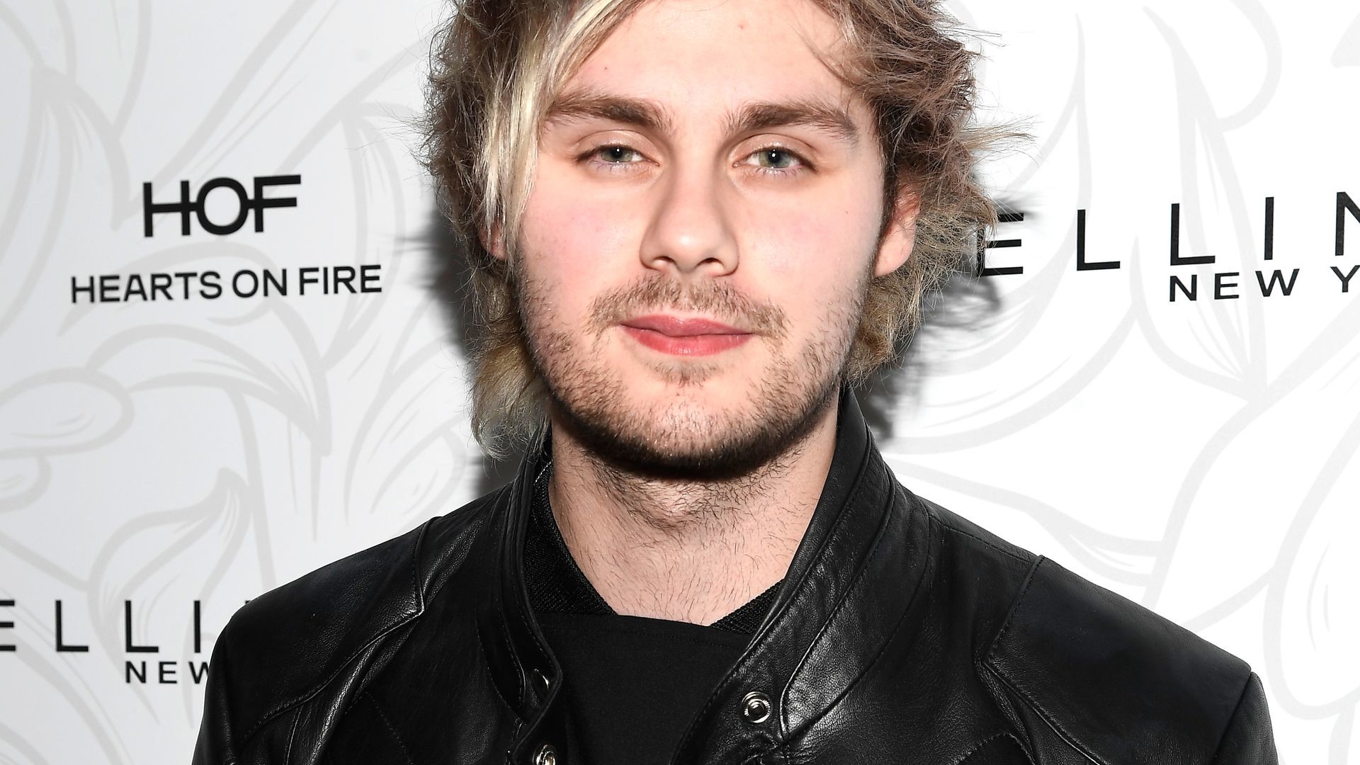 Comeback Video - Michael Clifford Hair Styles - HD Wallpaper 