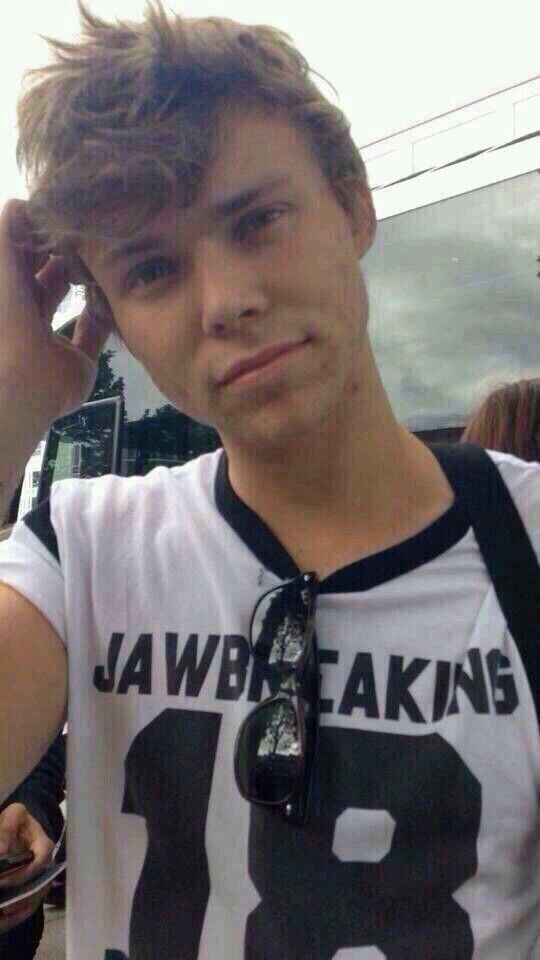 Cute Ashton Irwin 2014 - HD Wallpaper 