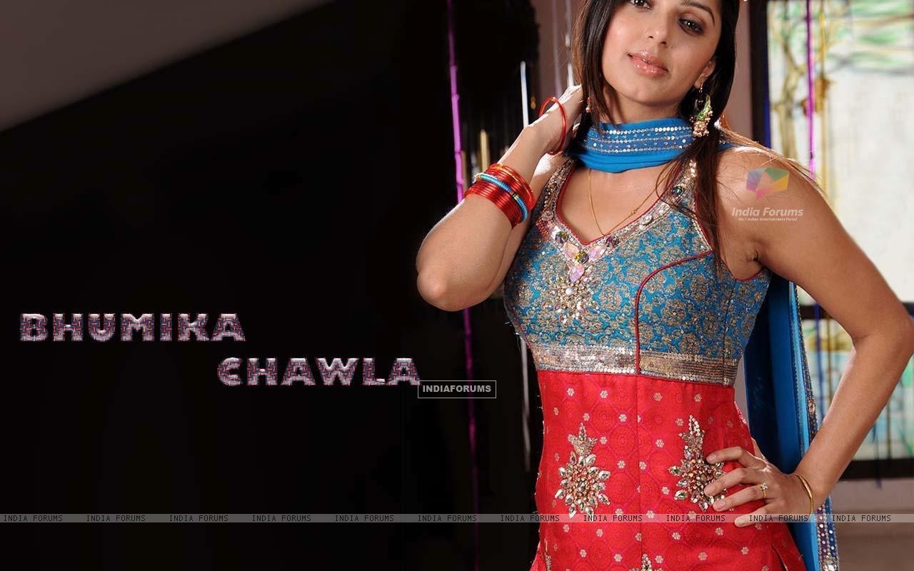 Bhumika Chawla - HD Wallpaper 