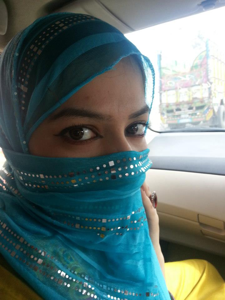 Jiya Chaudhry In Style - Car - HD Wallpaper 