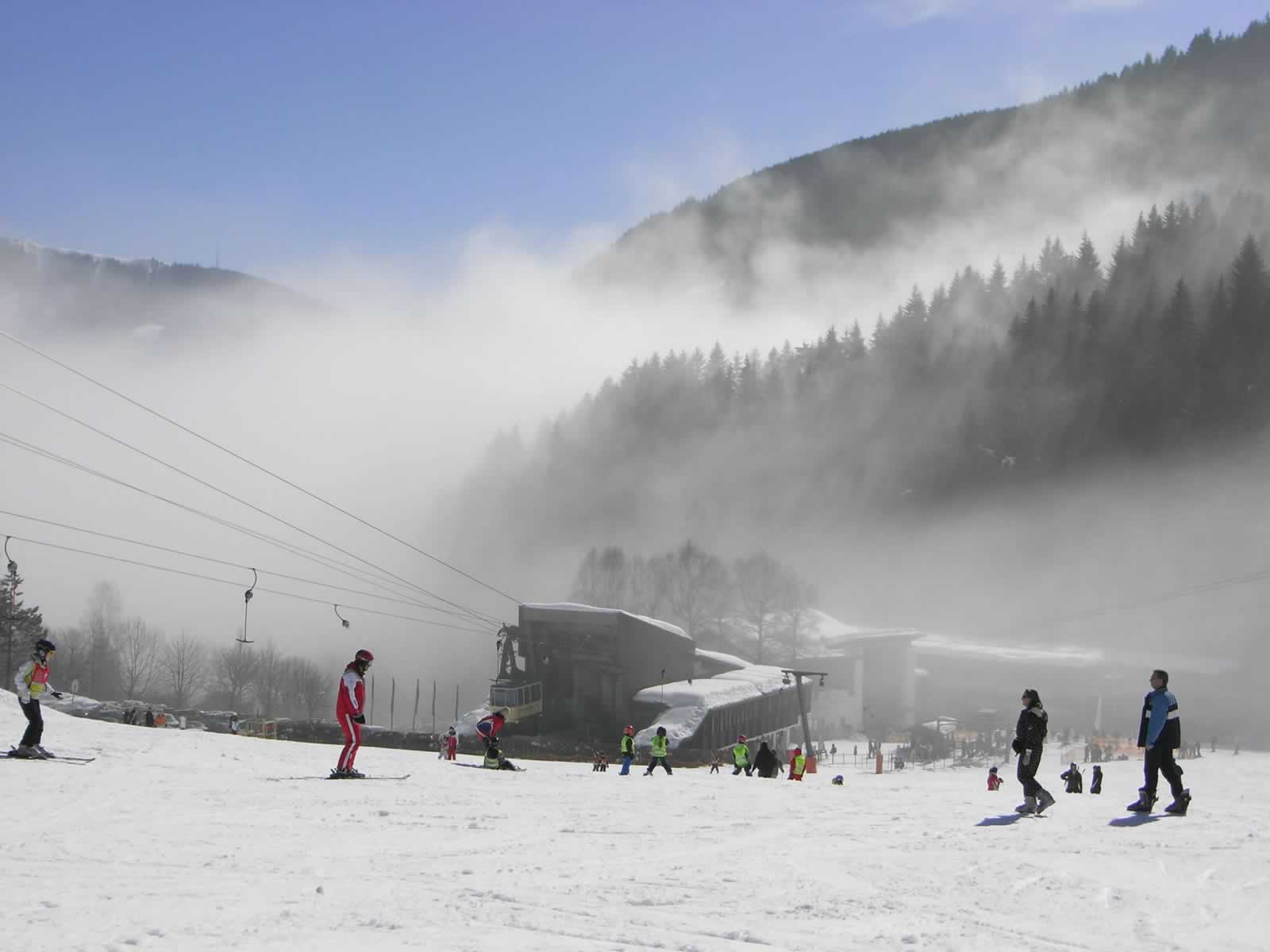 Zellamsee Nursery Slope Mist - Ski Resort - HD Wallpaper 