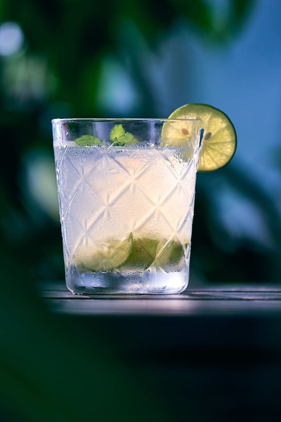 Clear Liquid Inside Clear Drinking Glass, Lemonade, - Drink - HD Wallpaper 
