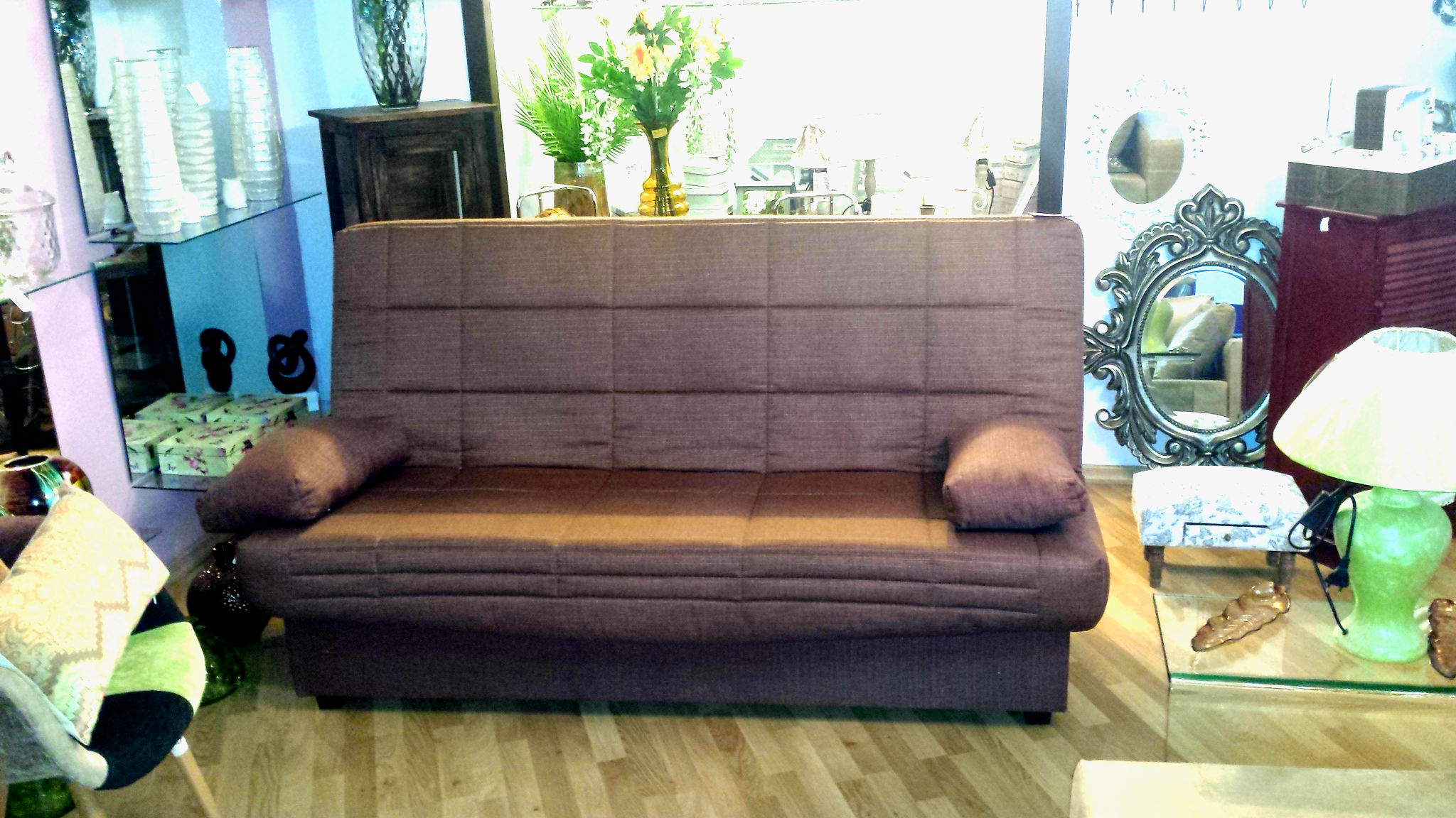 Studio Couch - HD Wallpaper 