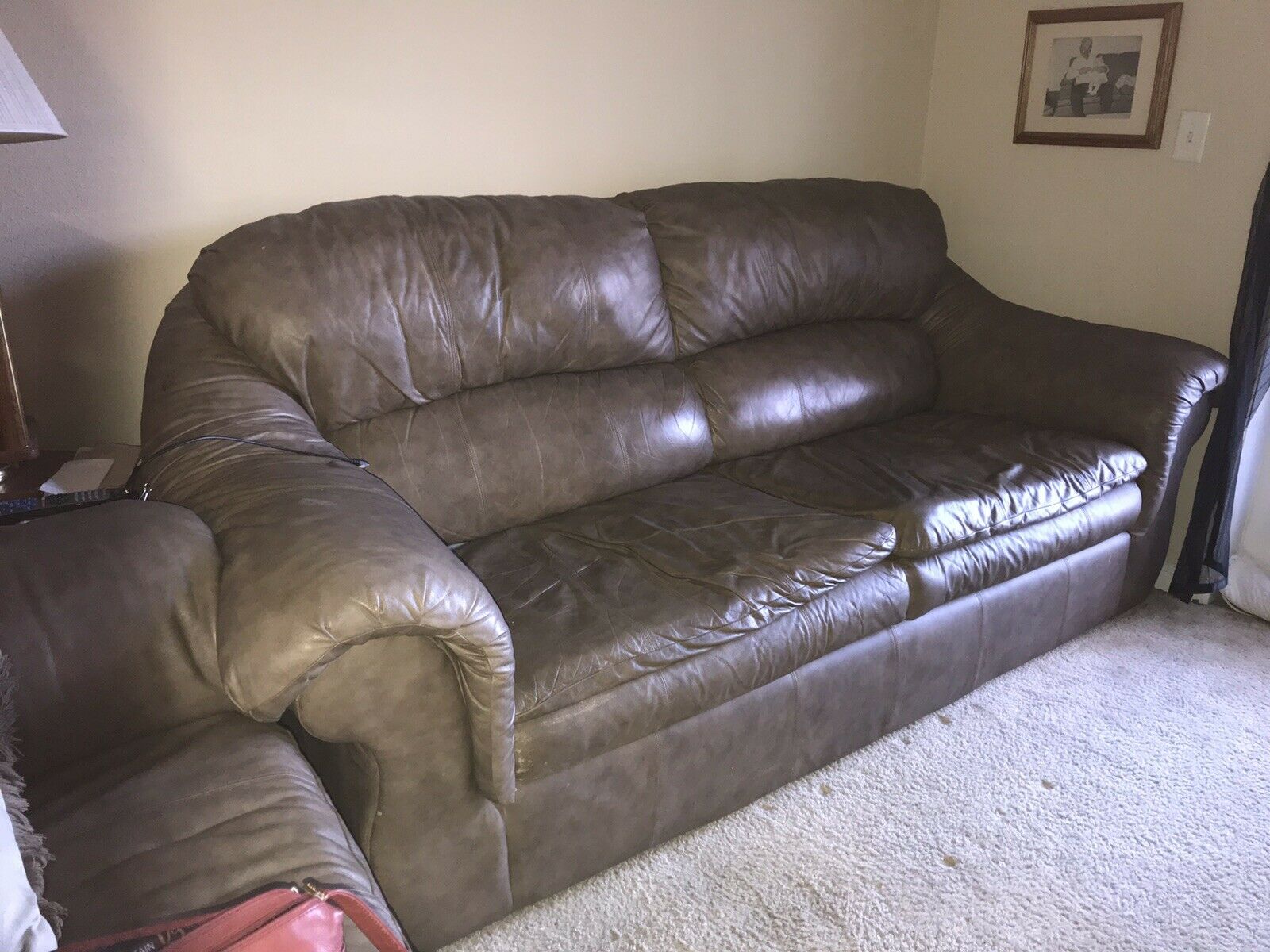 Studio Couch - HD Wallpaper 