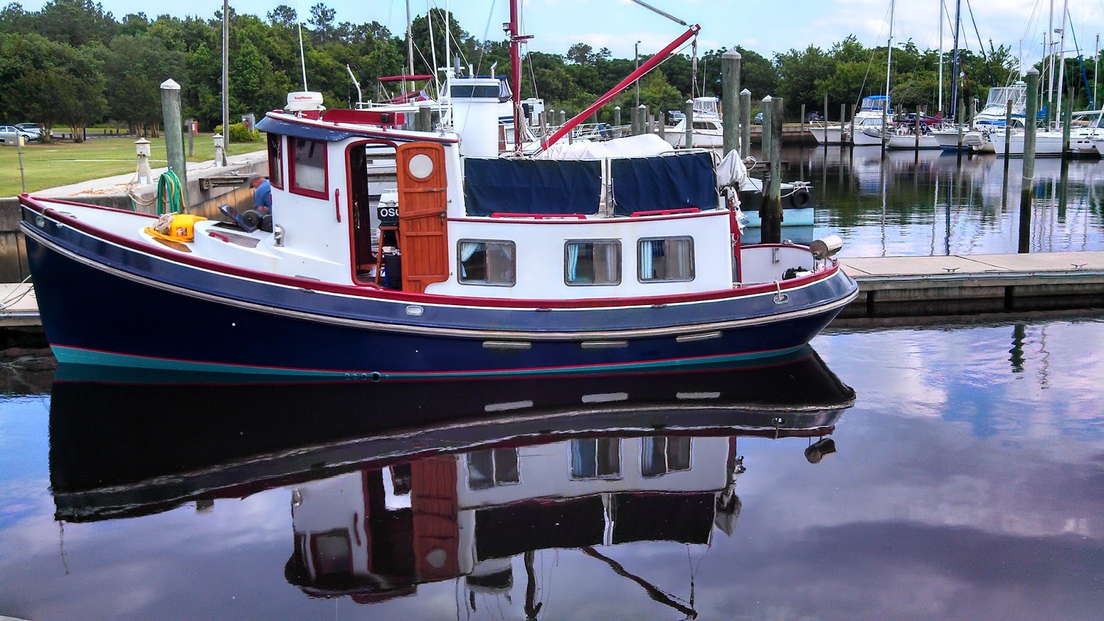 Picnic Boat - HD Wallpaper 