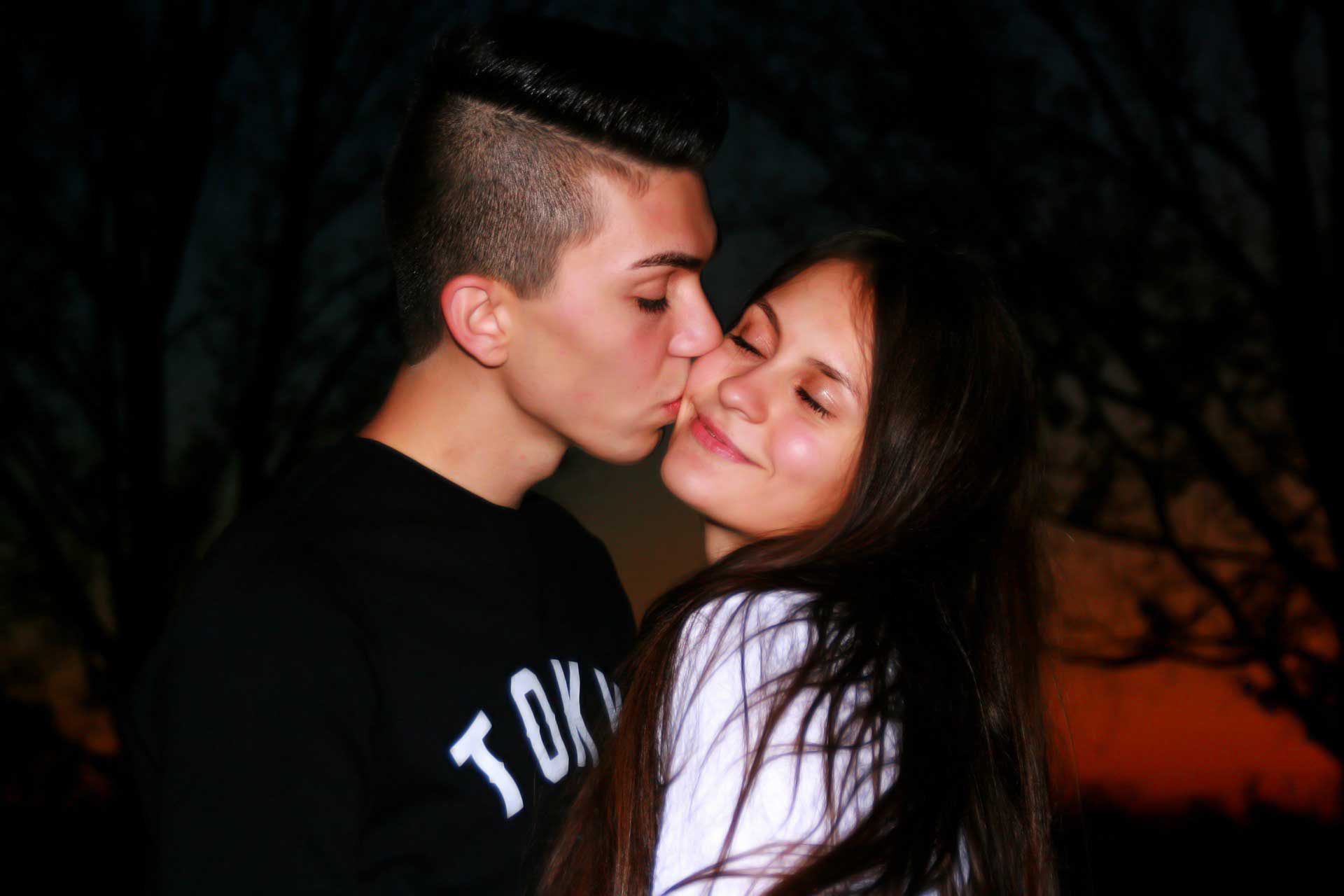 - Pix - - Couple Kiss - Jordan Koch Download To Your - Forehead Good Night Kiss - HD Wallpaper 