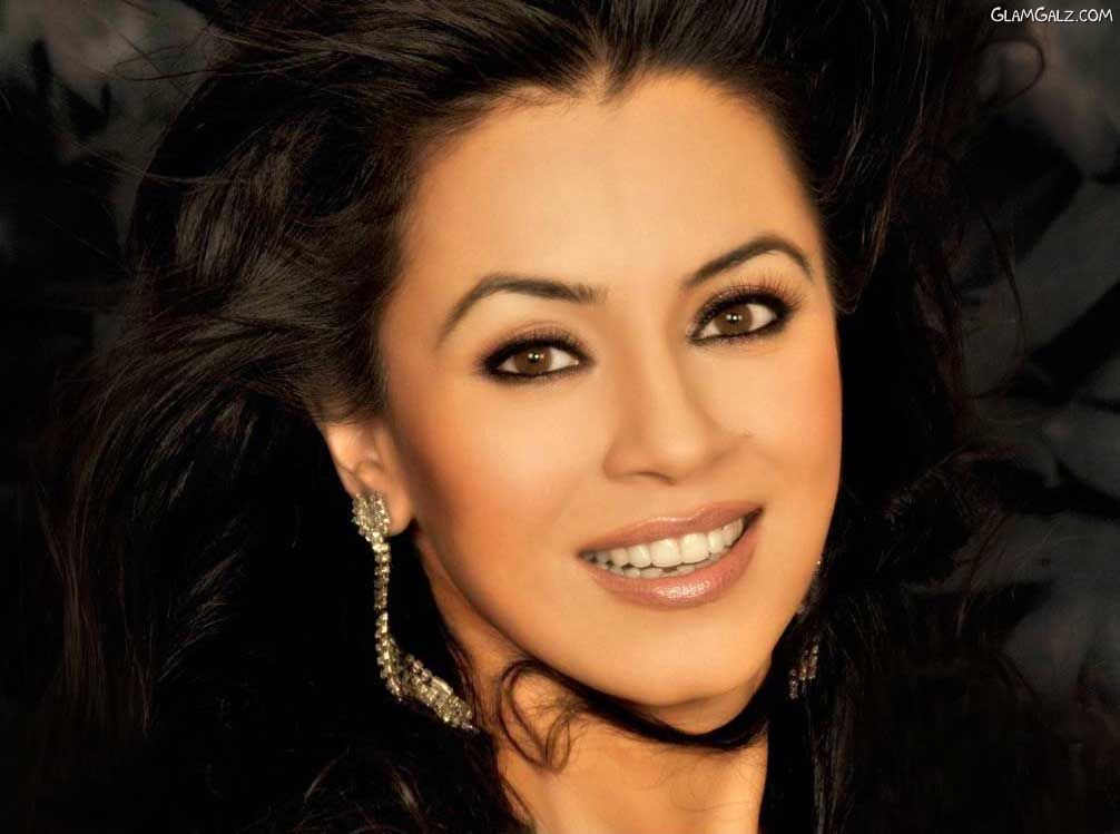 Click To Enlarge - Mahima Chaudhry - HD Wallpaper 