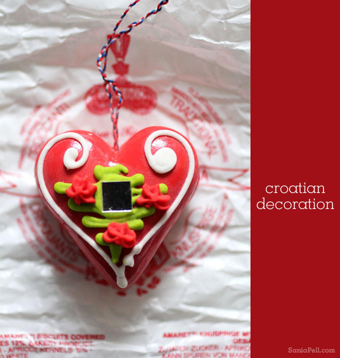 A Traditional Croatian Decoration - Croatian Made Christmas Ornaments - HD Wallpaper 